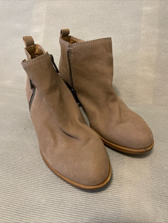 Lucky Brand Shoes - Lucky Brand Women's Ankle Bootie Boot Size 7 Taupe Leather 1.5” Heel